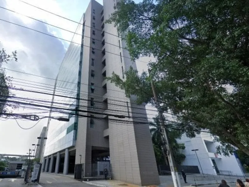 Comercial em leilão