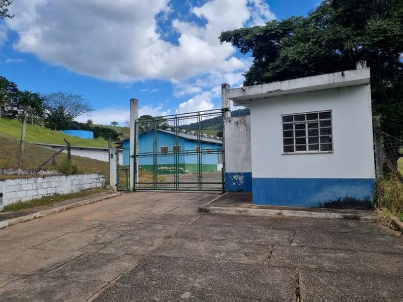 Comercial em leilão
