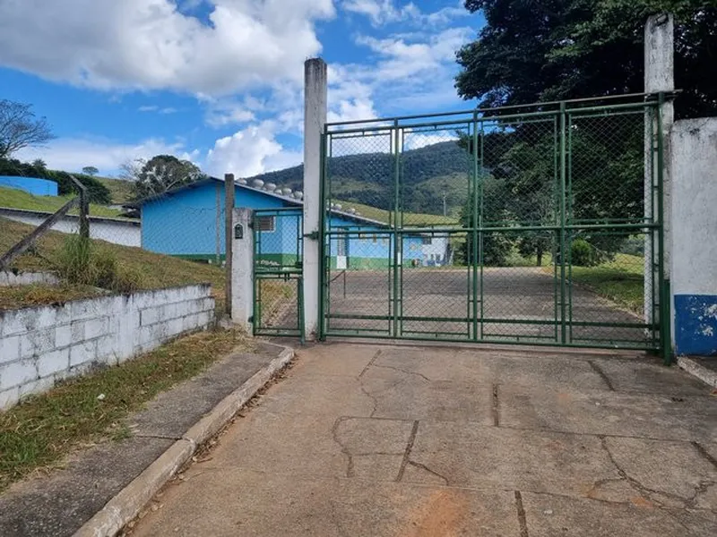 Comercial em leilão