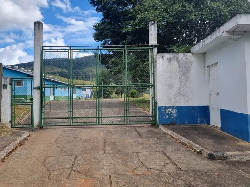 Comercial em leilão