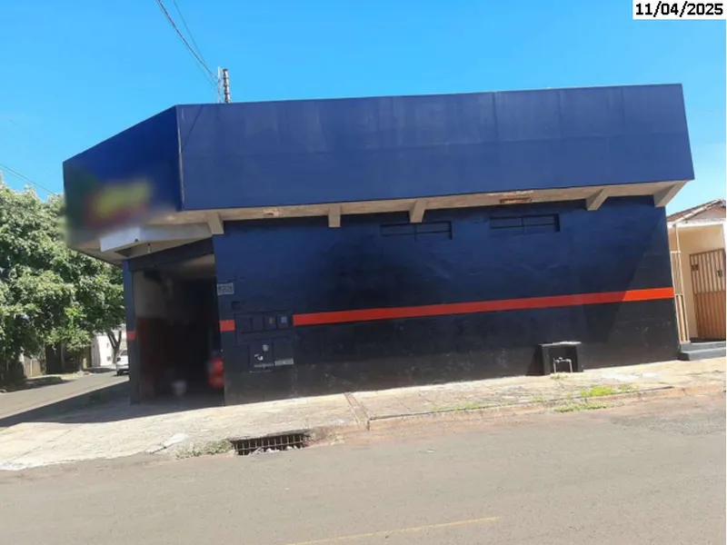 Comercial em leilão