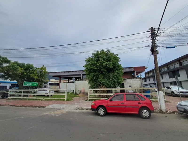 Comercial em leilão
