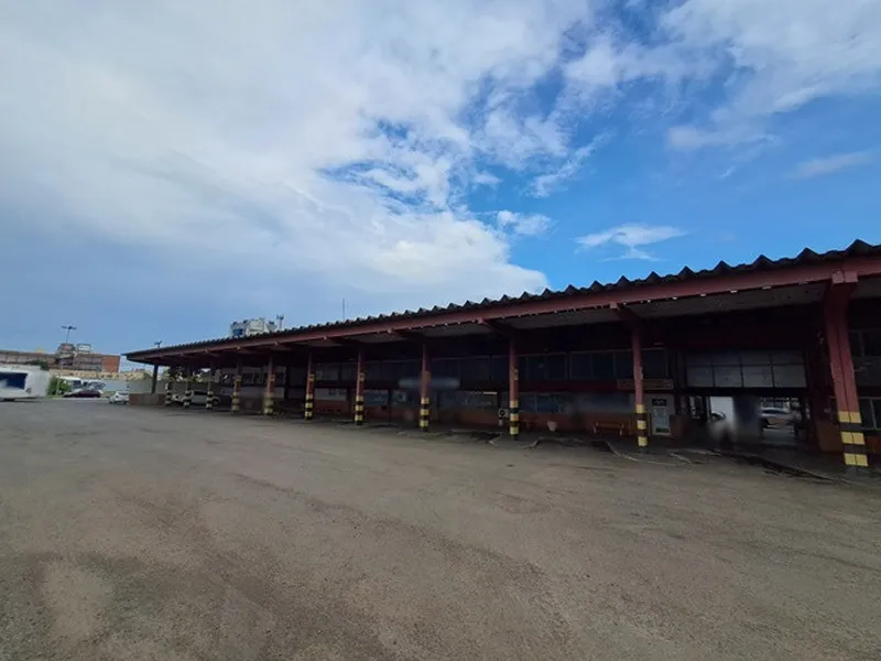 Comercial em leilão
