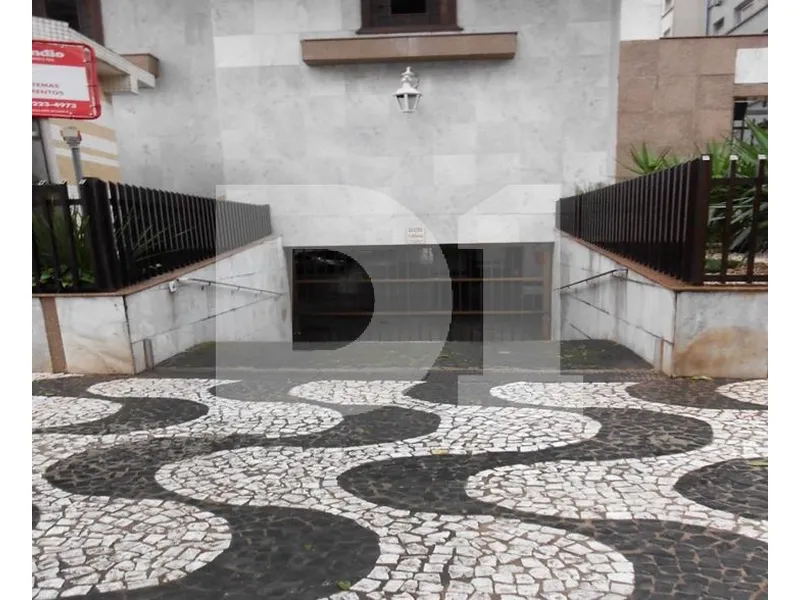 Outros em leilão