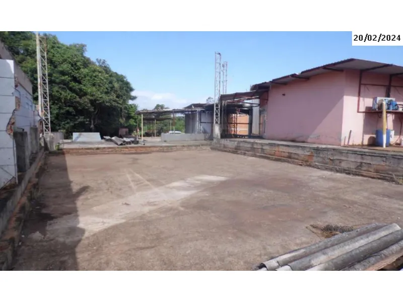 Comercial em leilão