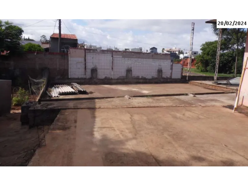 Comercial em leilão