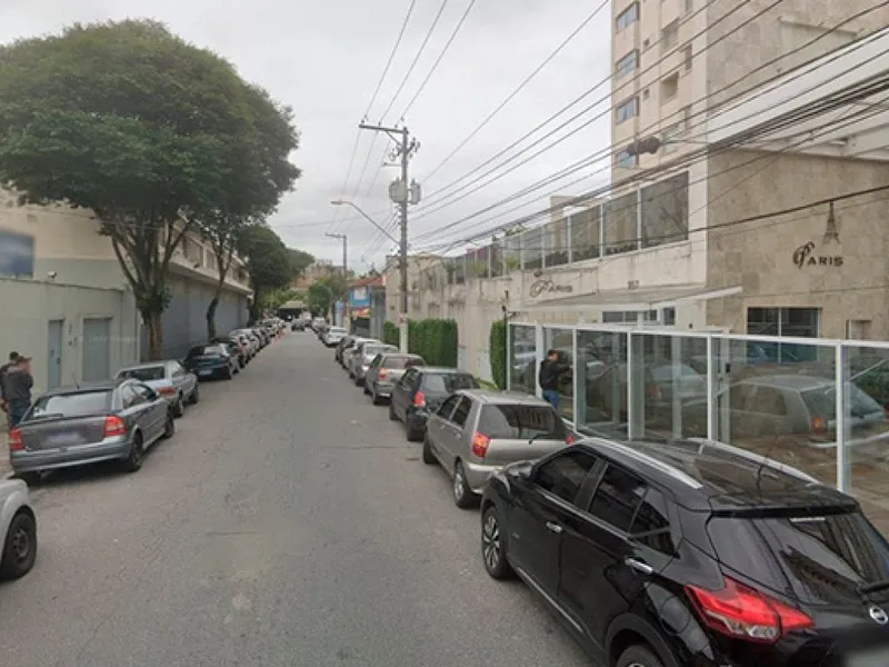 Outros em leilão