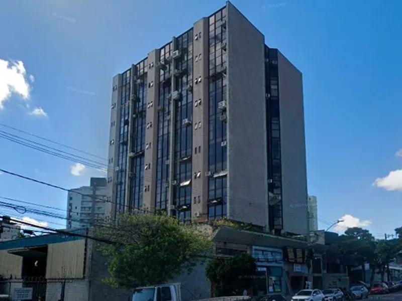 Comercial em leilão