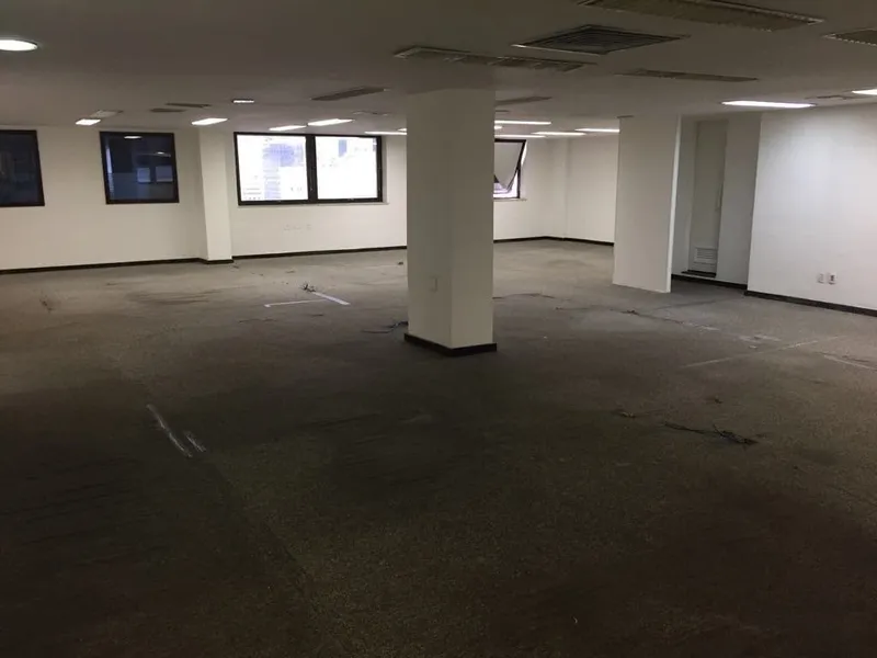 Comercial em leilão