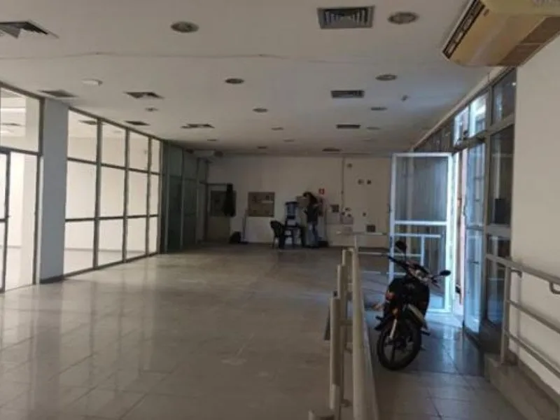 Comercial em leilão