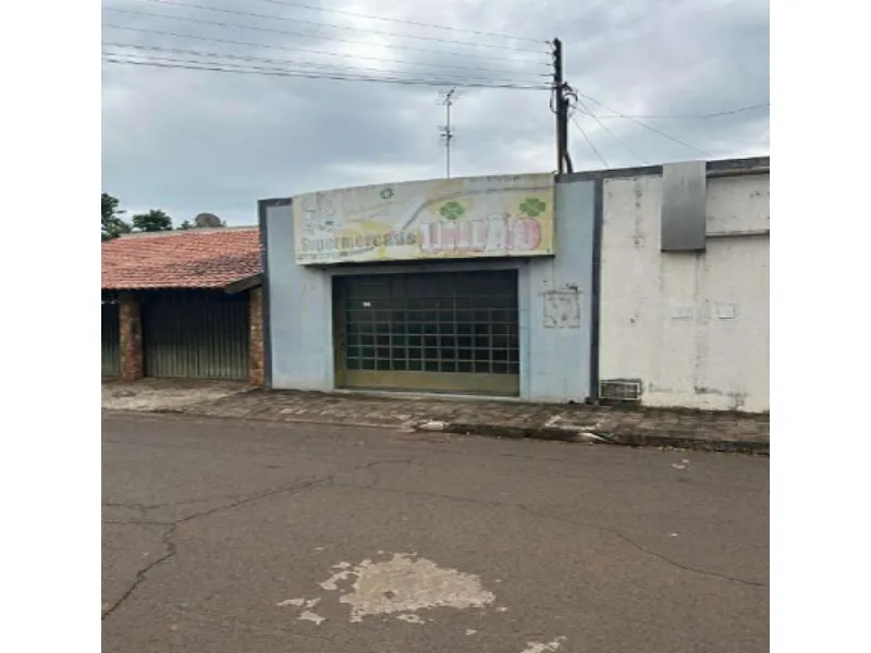 Comercial em leilão