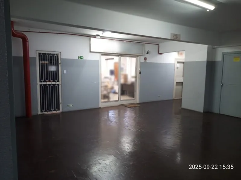 Comercial em leilão