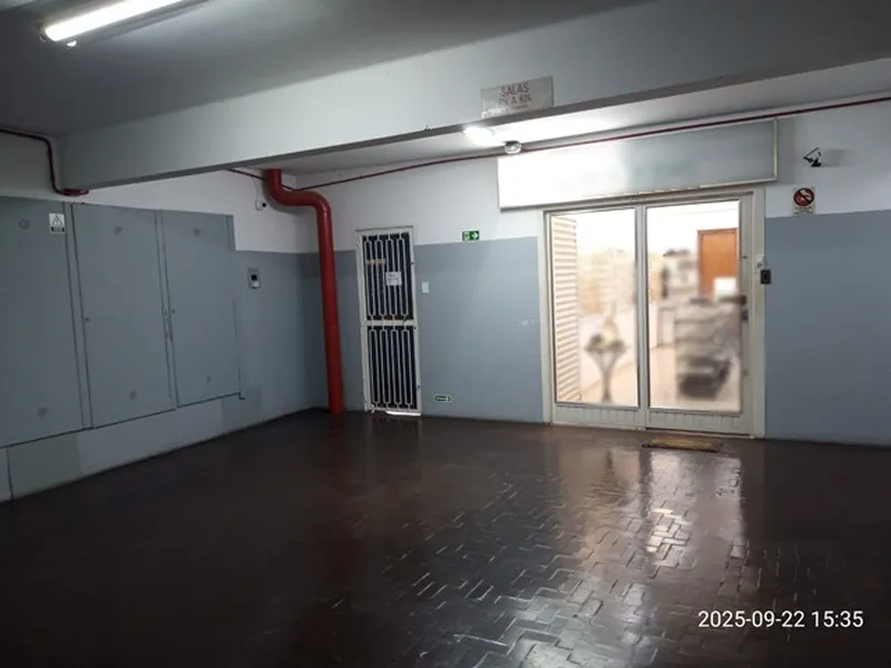 Comercial em leilão