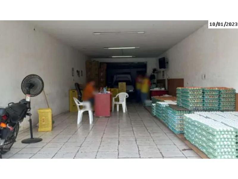 Comercial em leilão