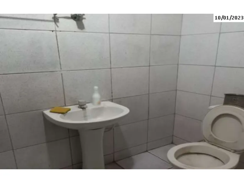 Comercial em leilão