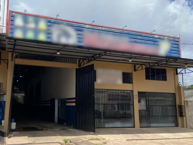 Comercial em leilão