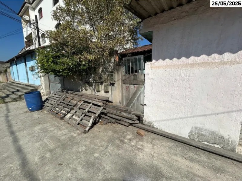 Comercial em leilão