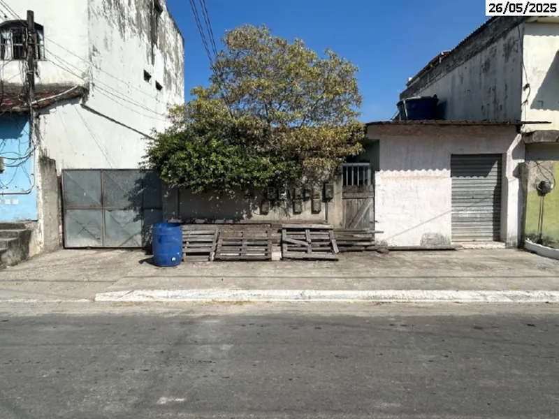 Comercial em leilão