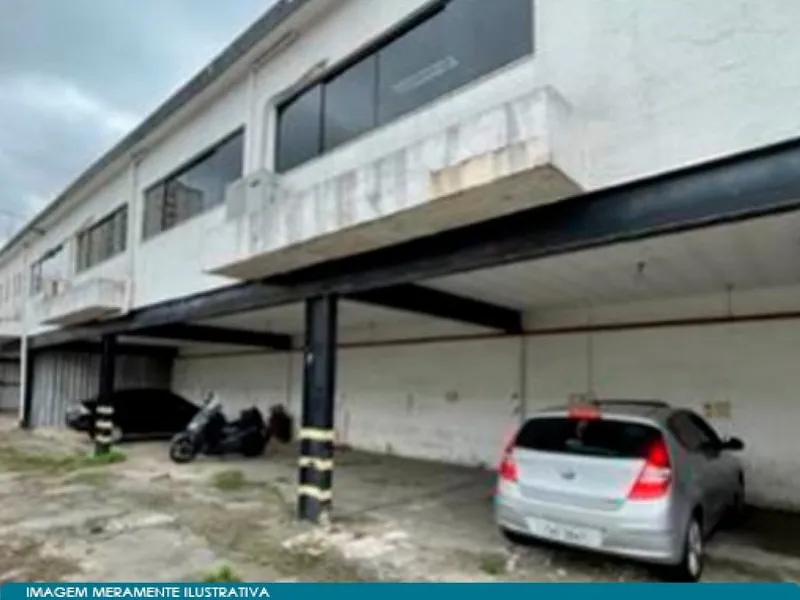 Comercial em leilão