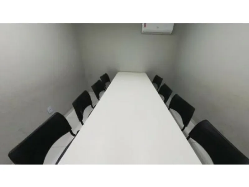 Comercial em leilão
