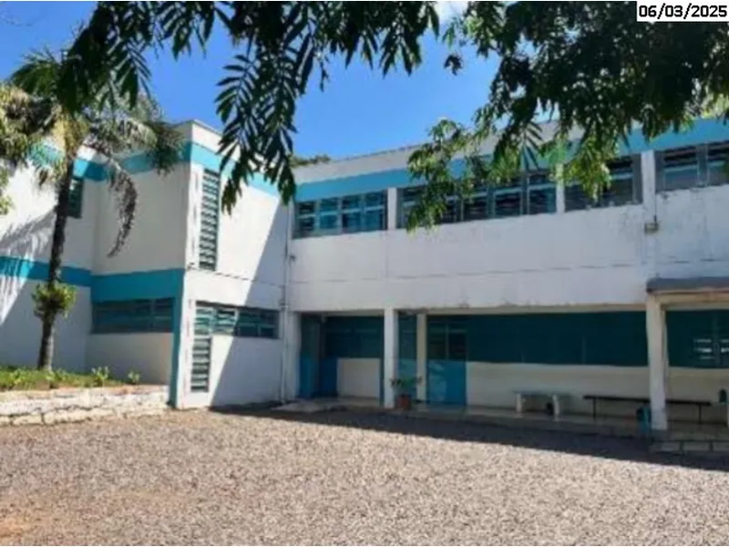 Comercial em leilão