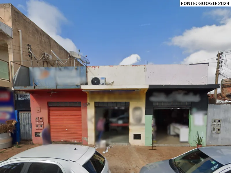 Comercial em leilão