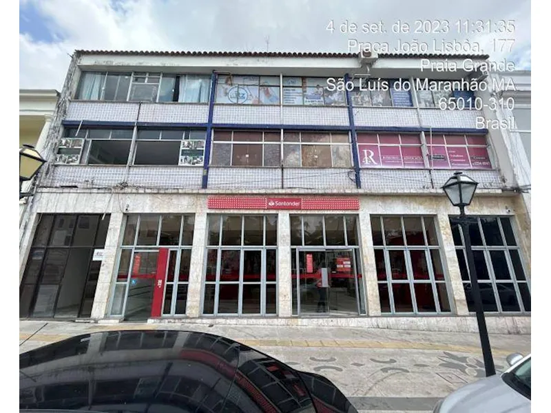 Comercial em leilão