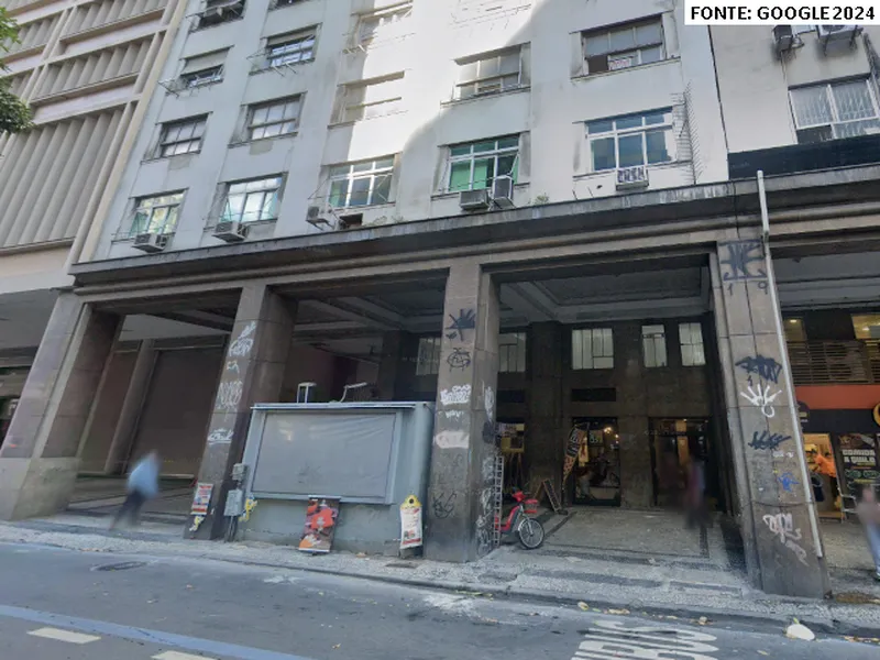 Comercial em leilão