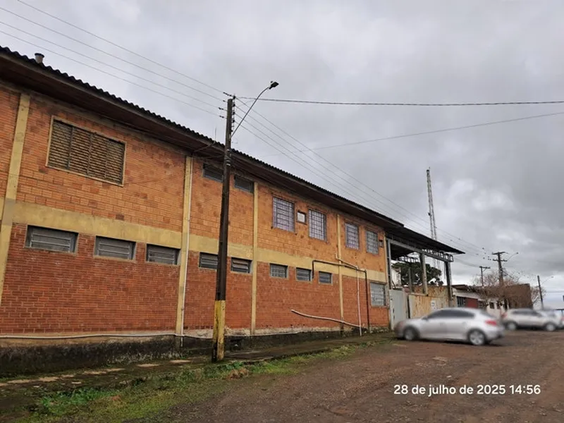 Comercial em leilão