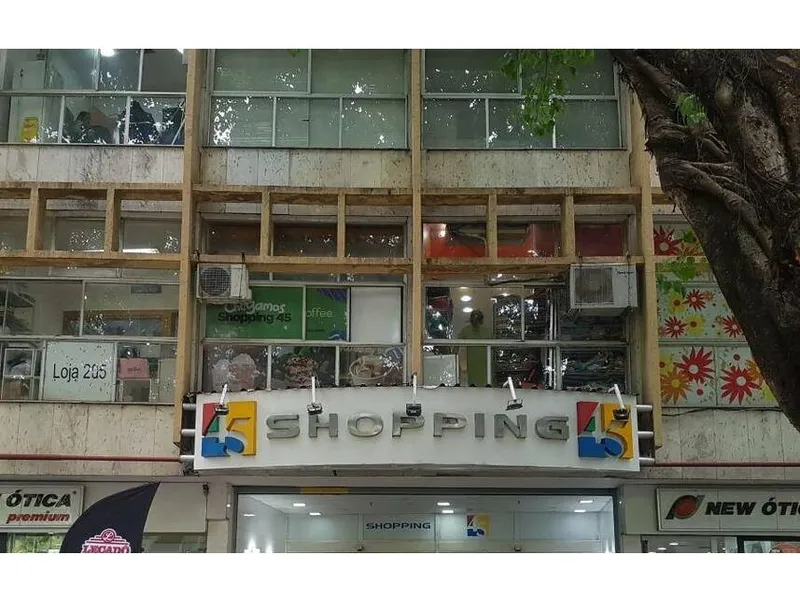 Comercial em leilão