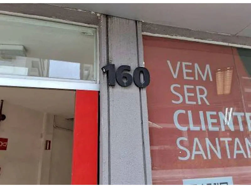 Comercial em leilão