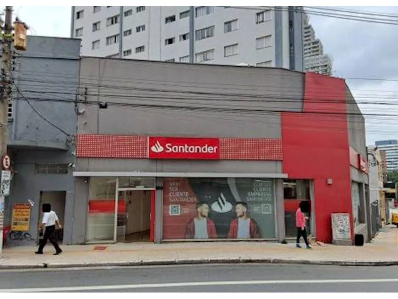 Comercial em leilão