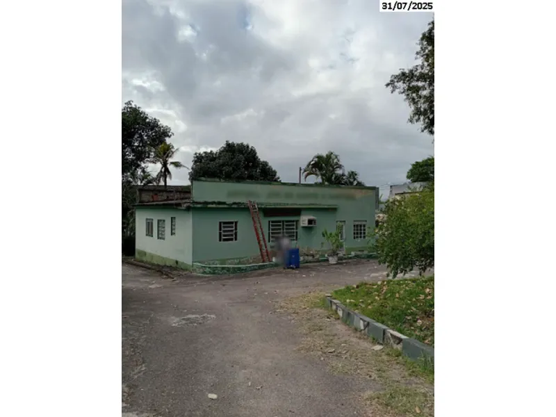 Comercial em leilão