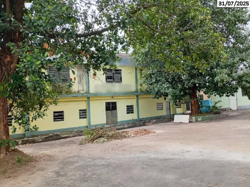 Comercial em leilão