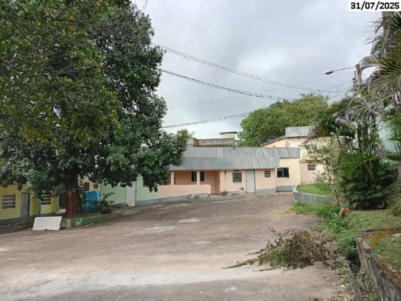 Comercial em leilão