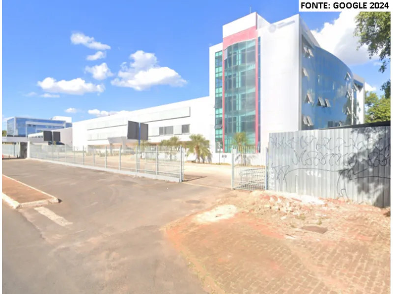 Comercial em leilão