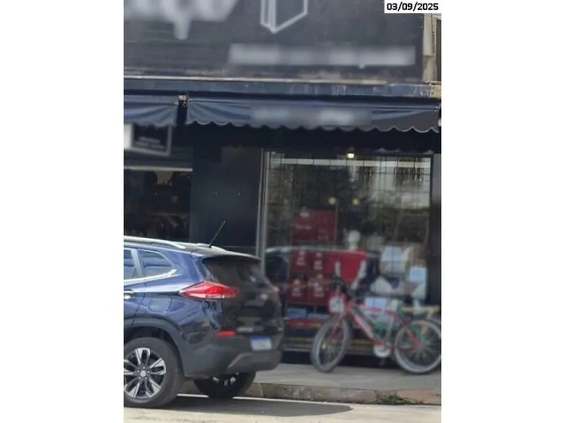 Comercial em leilão