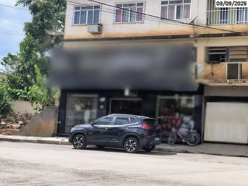 Comercial em leilão