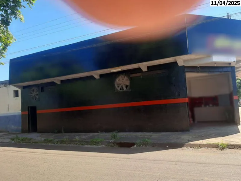 Comercial em leilão