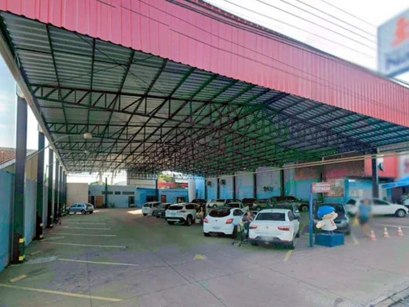 Comercial em leilão