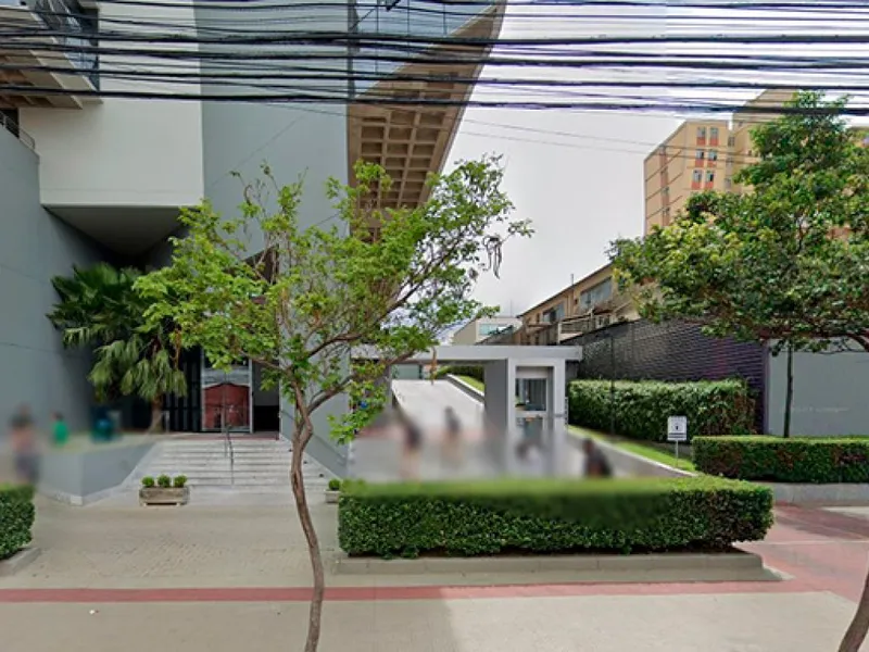 Comercial em leilão