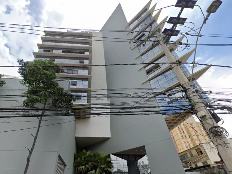 Comercial em leilão