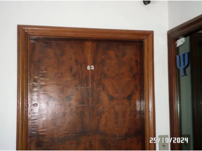 Comercial em leilão