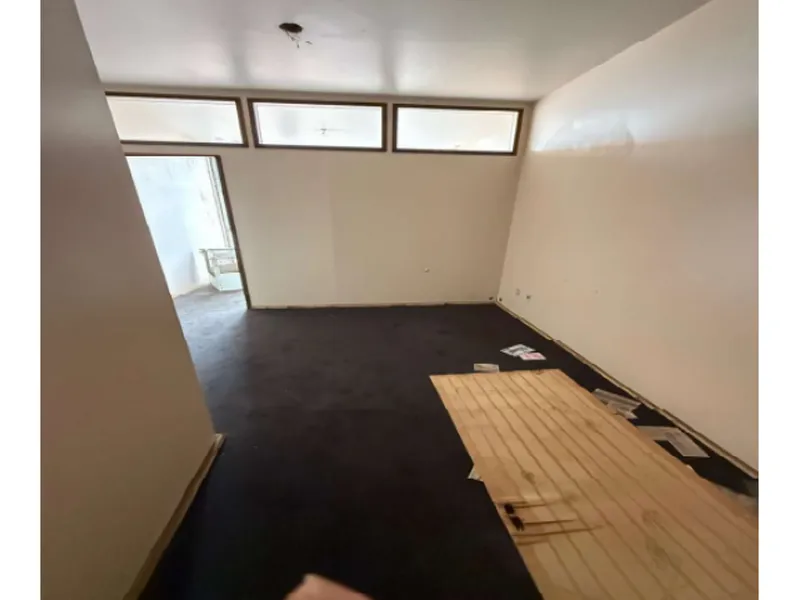 Comercial em leilão