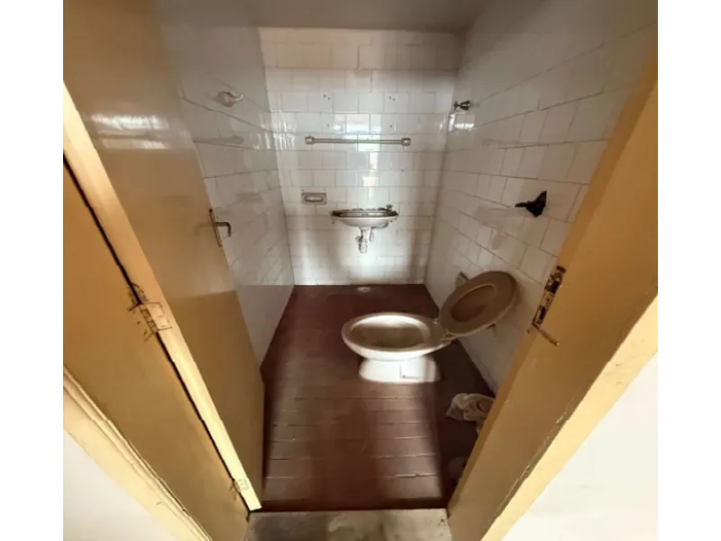 Comercial em leilão