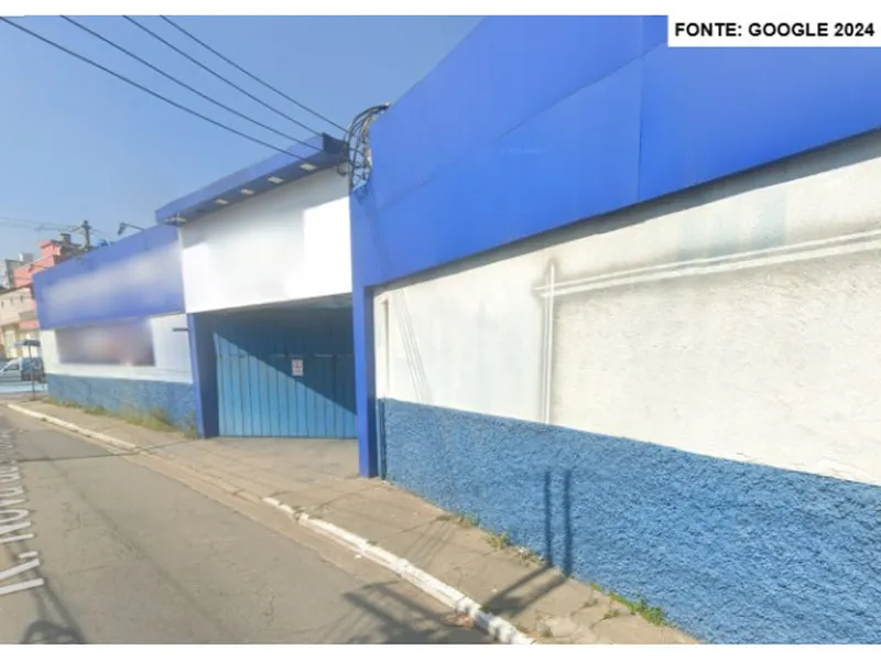 Comercial em leilão