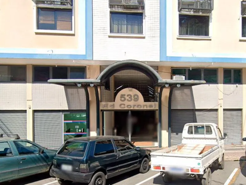 Comercial em leilão