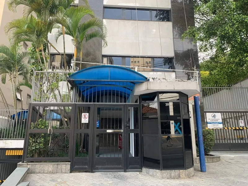 Comercial em leilão