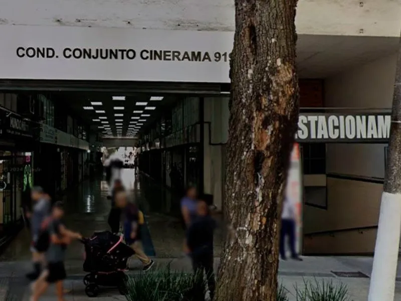 Comercial em leilão