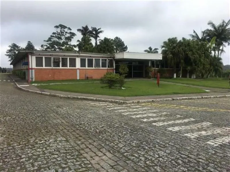 Comercial em leilão